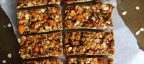 طرز تهیه و روش آماده سازی گرانولا بسیار مقوی و خوشمزه با میوه های خشک و مغزها
